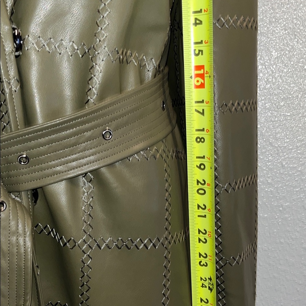 Olive Green Belted Women's Trench Coat size large beautifully made HSN - Picture 13 of 16